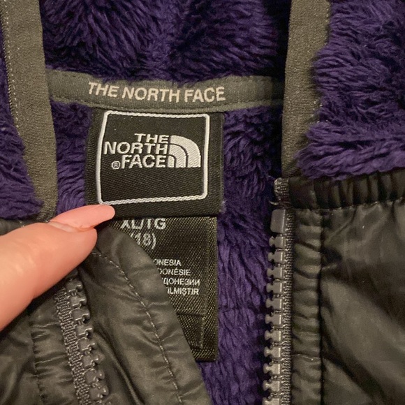 THE NORTH FACE | Purple Fuzzy Jacket - Picture 5 of 5